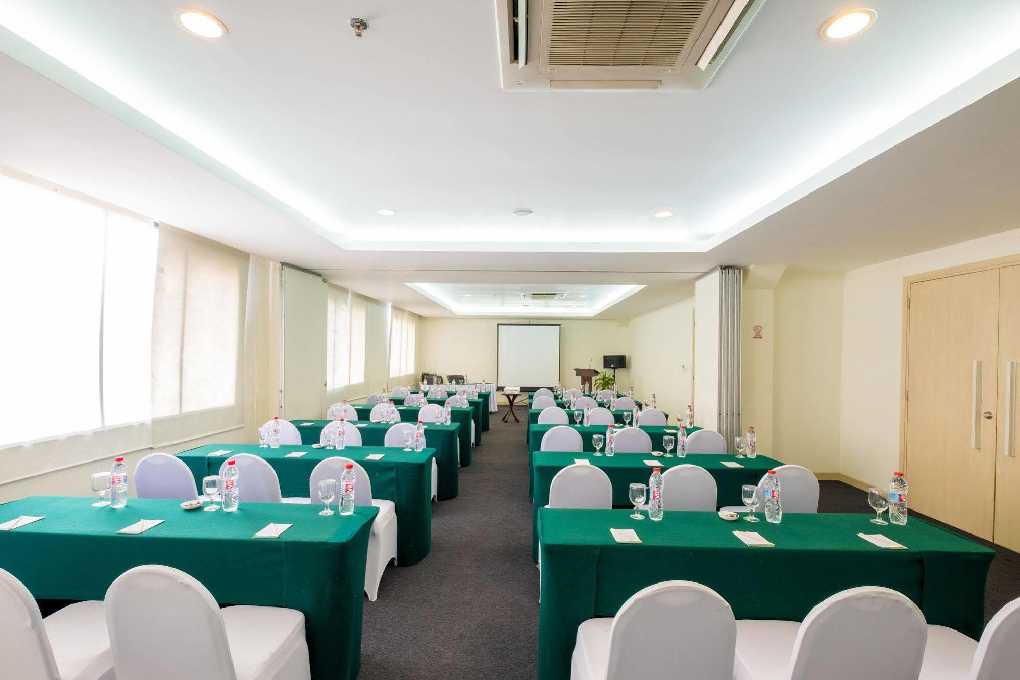 Sintesa Peninsula Hotel Palembang Luaran gambar