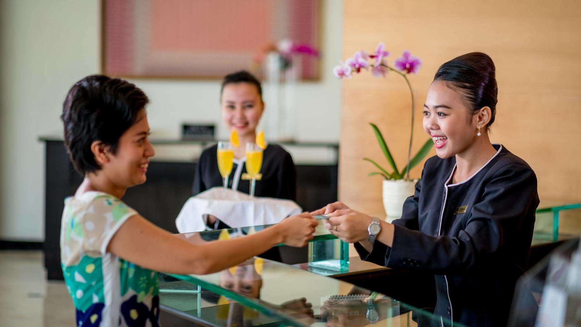 Sintesa Peninsula Hotel Palembang Luaran gambar